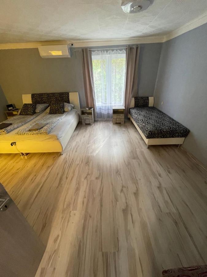 Ferienwohnung 3 Lepes Apartman Miskolc Exterior foto